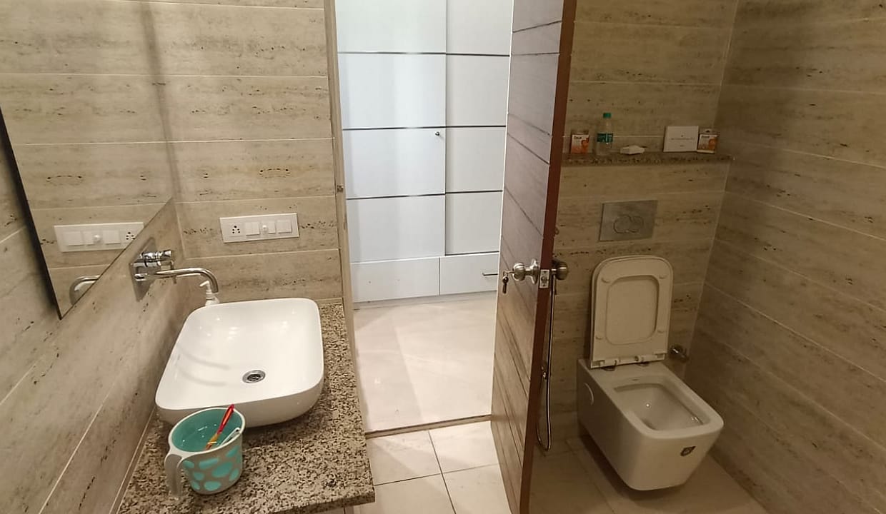 WhatsApp Image 2024-04-17 at 22.34.59 (1)